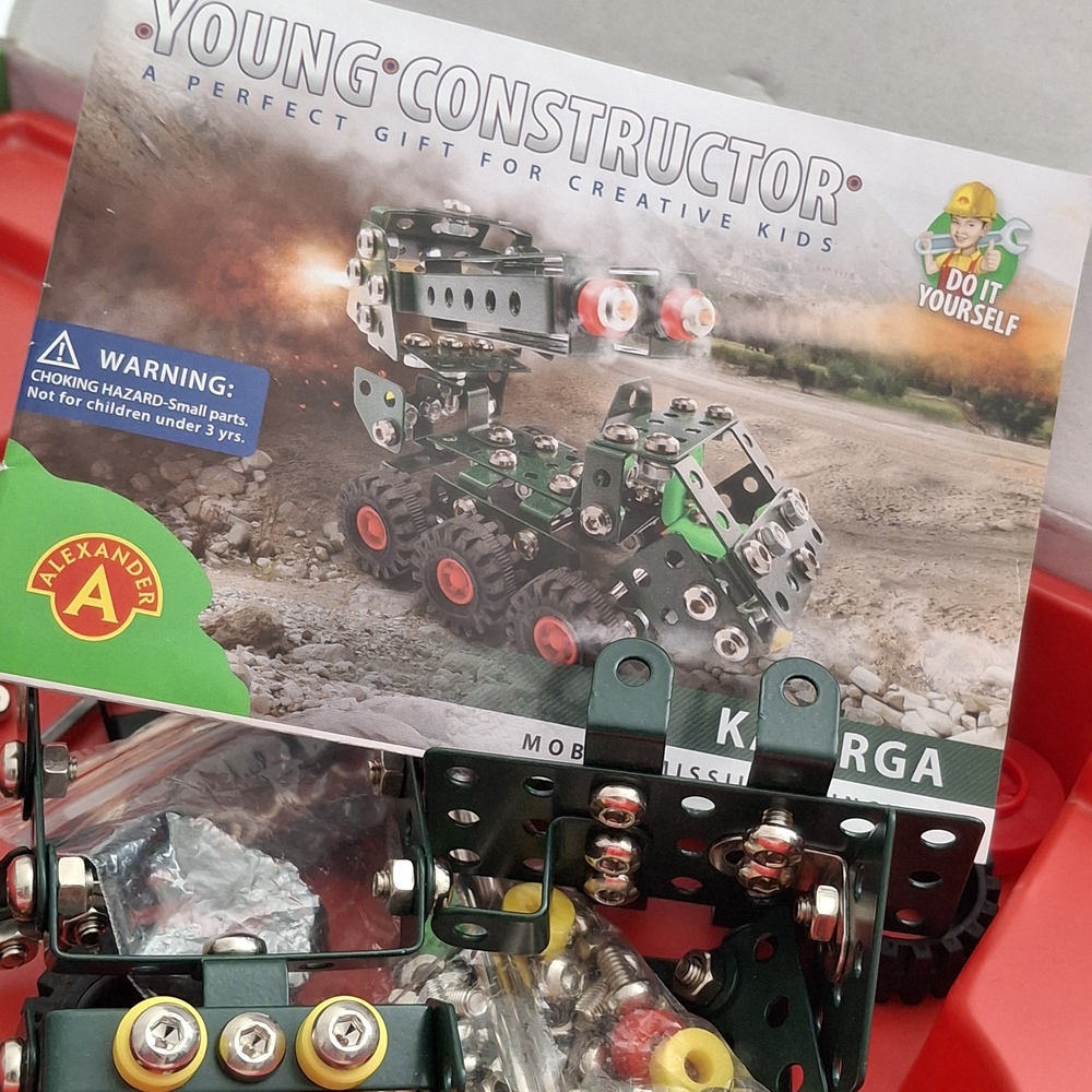 Young Constructor Kasirga Kargo Building Set - Green and Red